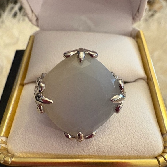 Elegant Silver and Moonstone Ring - Picture 1 of 4